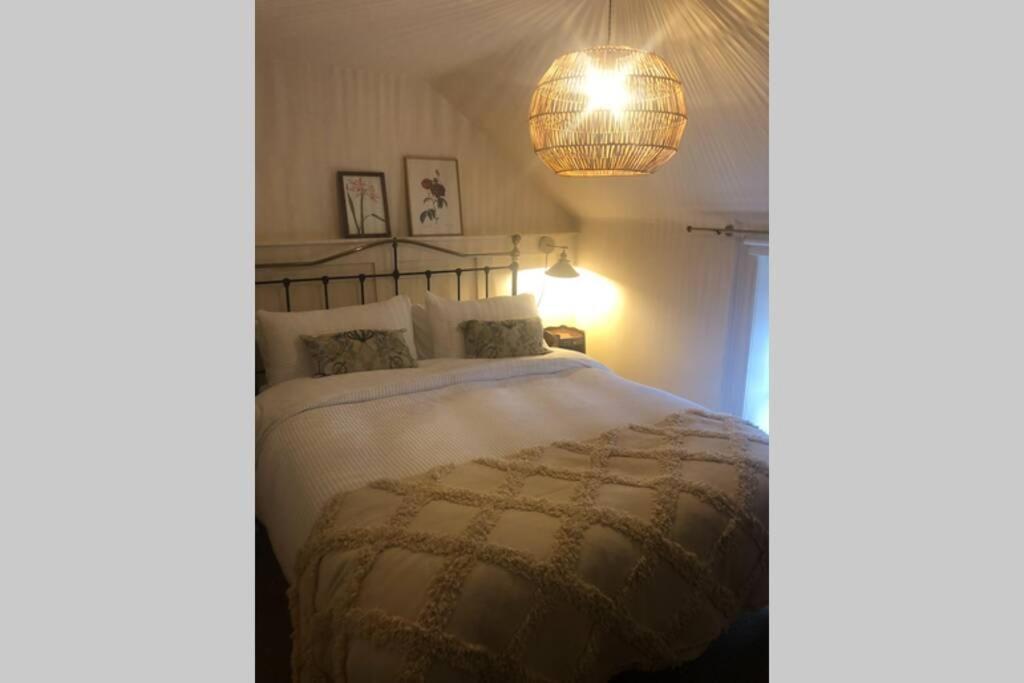 The Pink Cottage Upstairs Suite & Garden Summer Room Whitehead المظهر الخارجي الصورة