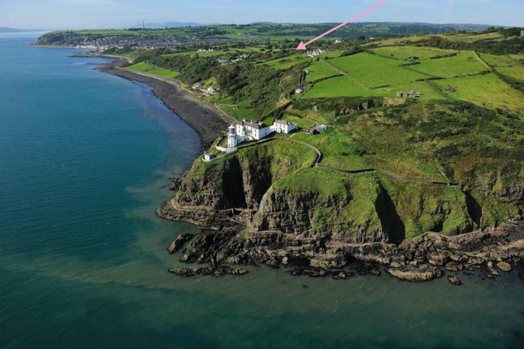 The Pink Cottage Upstairs Suite & Garden Summer Room Whitehead المظهر الخارجي الصورة