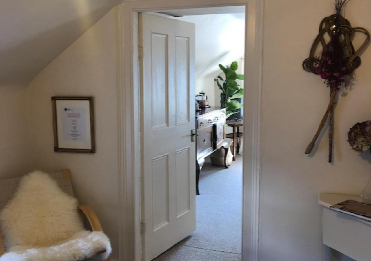 The Pink Cottage Upstairs Suite & Garden Summer Room Whitehead المظهر الخارجي الصورة