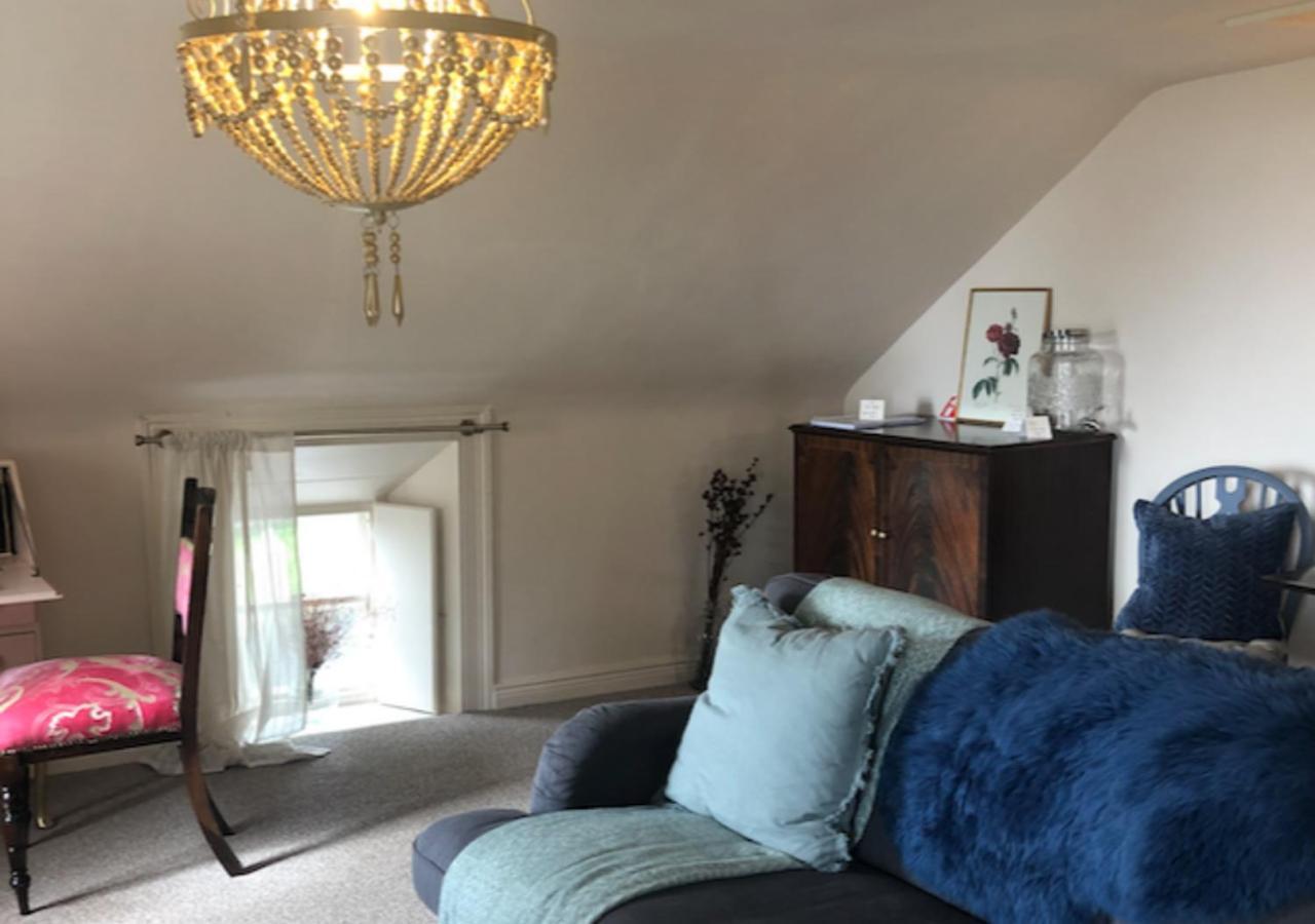 The Pink Cottage Upstairs Suite & Garden Summer Room Whitehead المظهر الخارجي الصورة