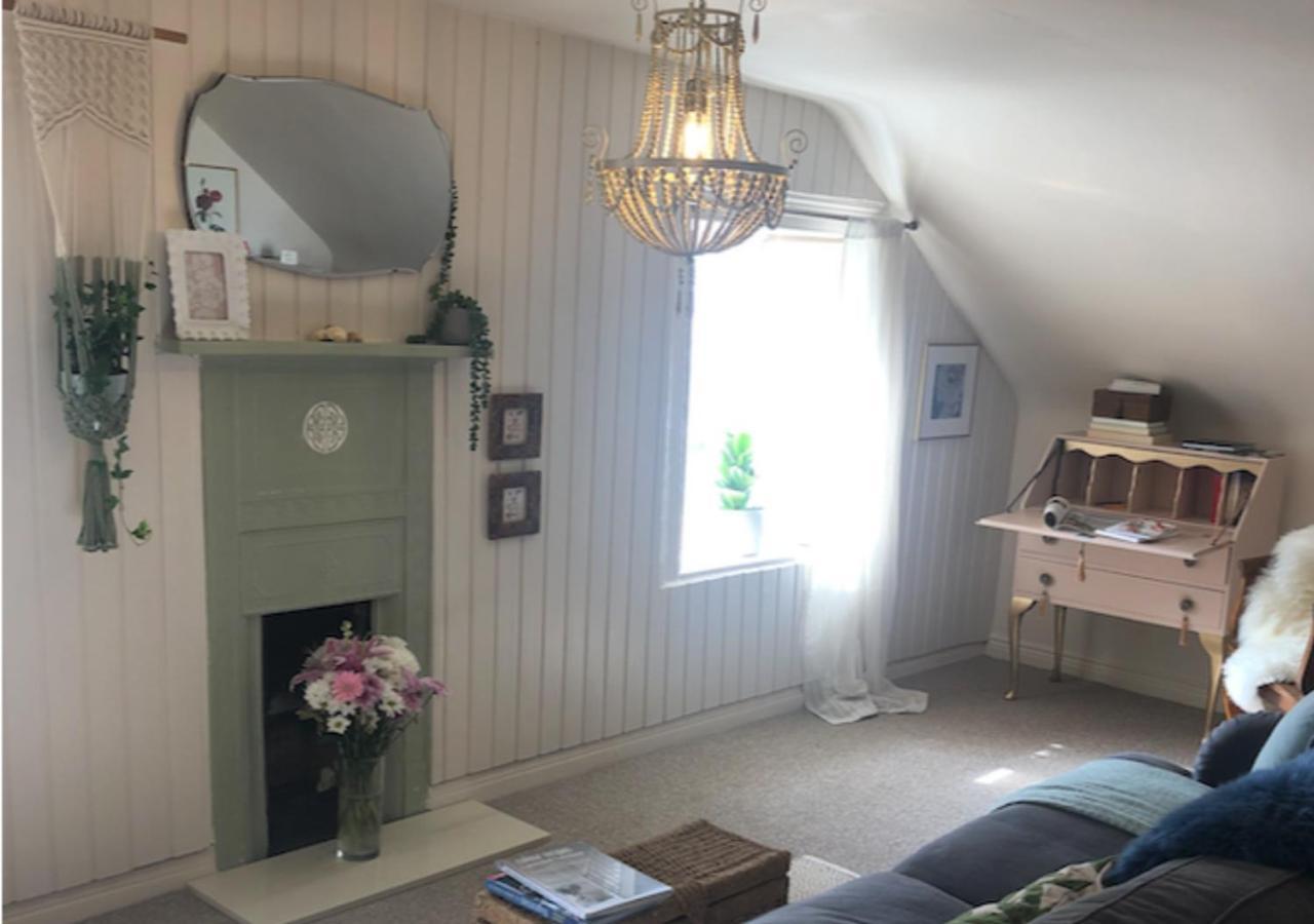 The Pink Cottage Upstairs Suite & Garden Summer Room Whitehead المظهر الخارجي الصورة