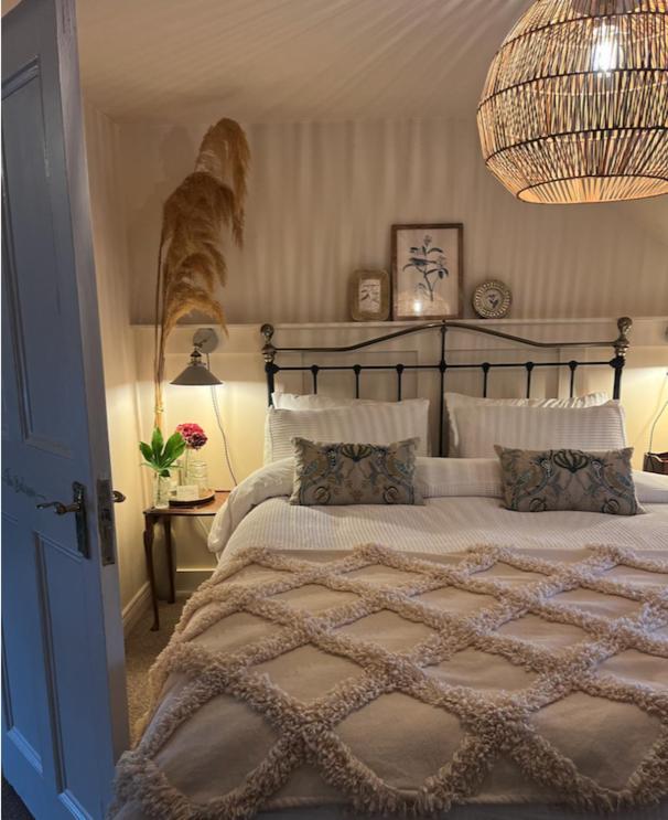 The Pink Cottage Upstairs Suite & Garden Summer Room Whitehead المظهر الخارجي الصورة