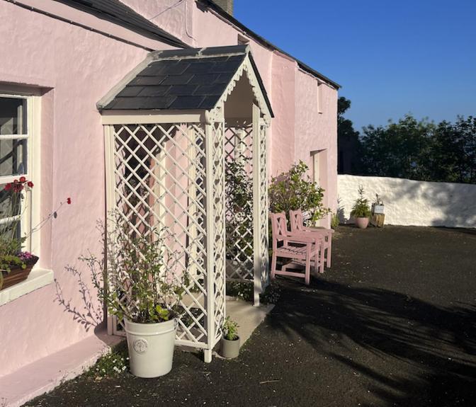 The Pink Cottage Upstairs Suite & Garden Summer Room Whitehead المظهر الخارجي الصورة