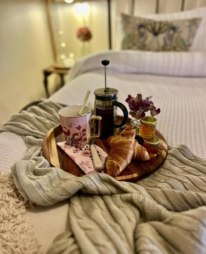 The Pink Cottage Upstairs Suite & Garden Summer Room Whitehead المظهر الخارجي الصورة