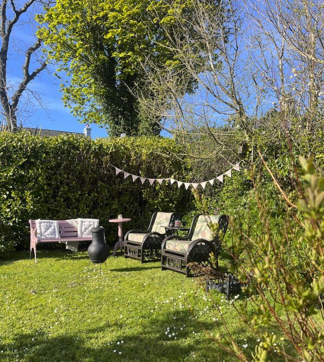 The Pink Cottage Upstairs Suite & Garden Summer Room Whitehead المظهر الخارجي الصورة