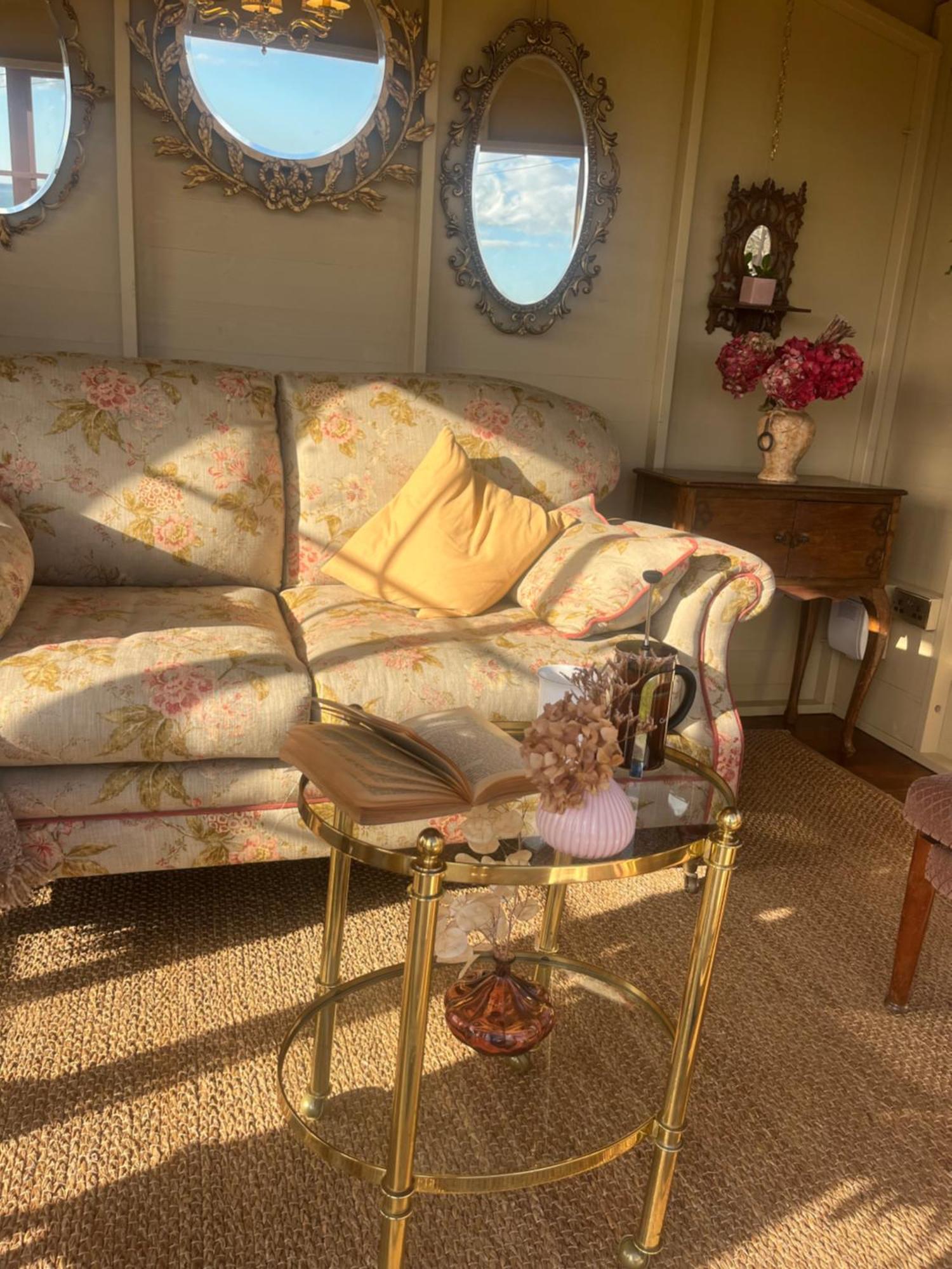 The Pink Cottage Upstairs Suite & Garden Summer Room Whitehead المظهر الخارجي الصورة