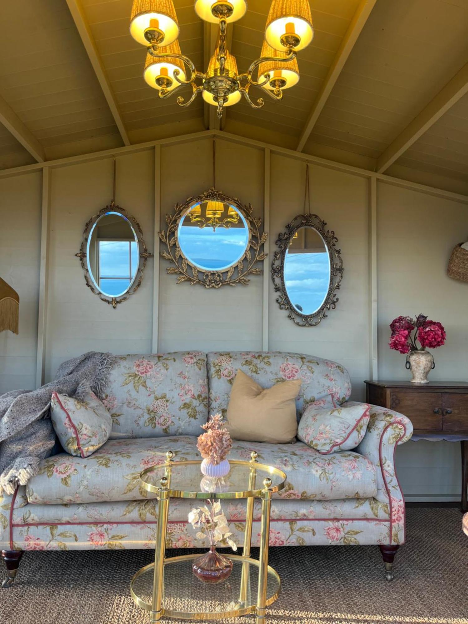 The Pink Cottage Upstairs Suite & Garden Summer Room Whitehead المظهر الخارجي الصورة