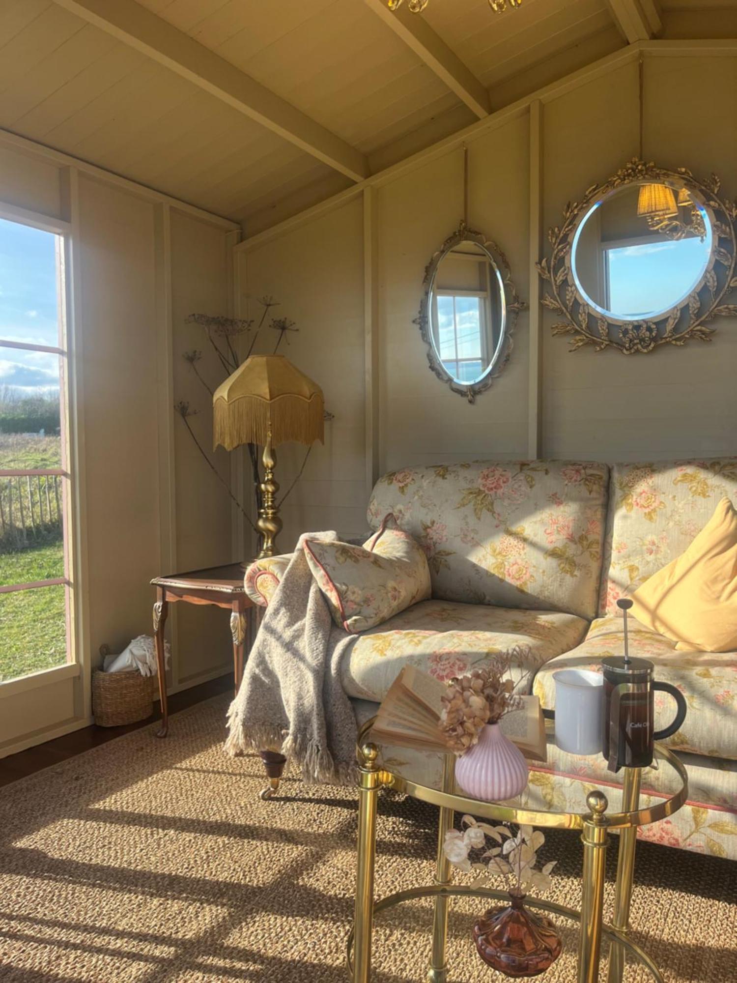 The Pink Cottage Upstairs Suite & Garden Summer Room Whitehead المظهر الخارجي الصورة