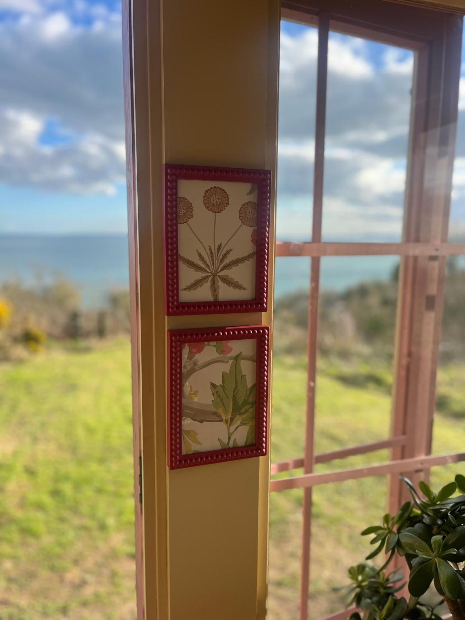 The Pink Cottage Upstairs Suite & Garden Summer Room Whitehead المظهر الخارجي الصورة