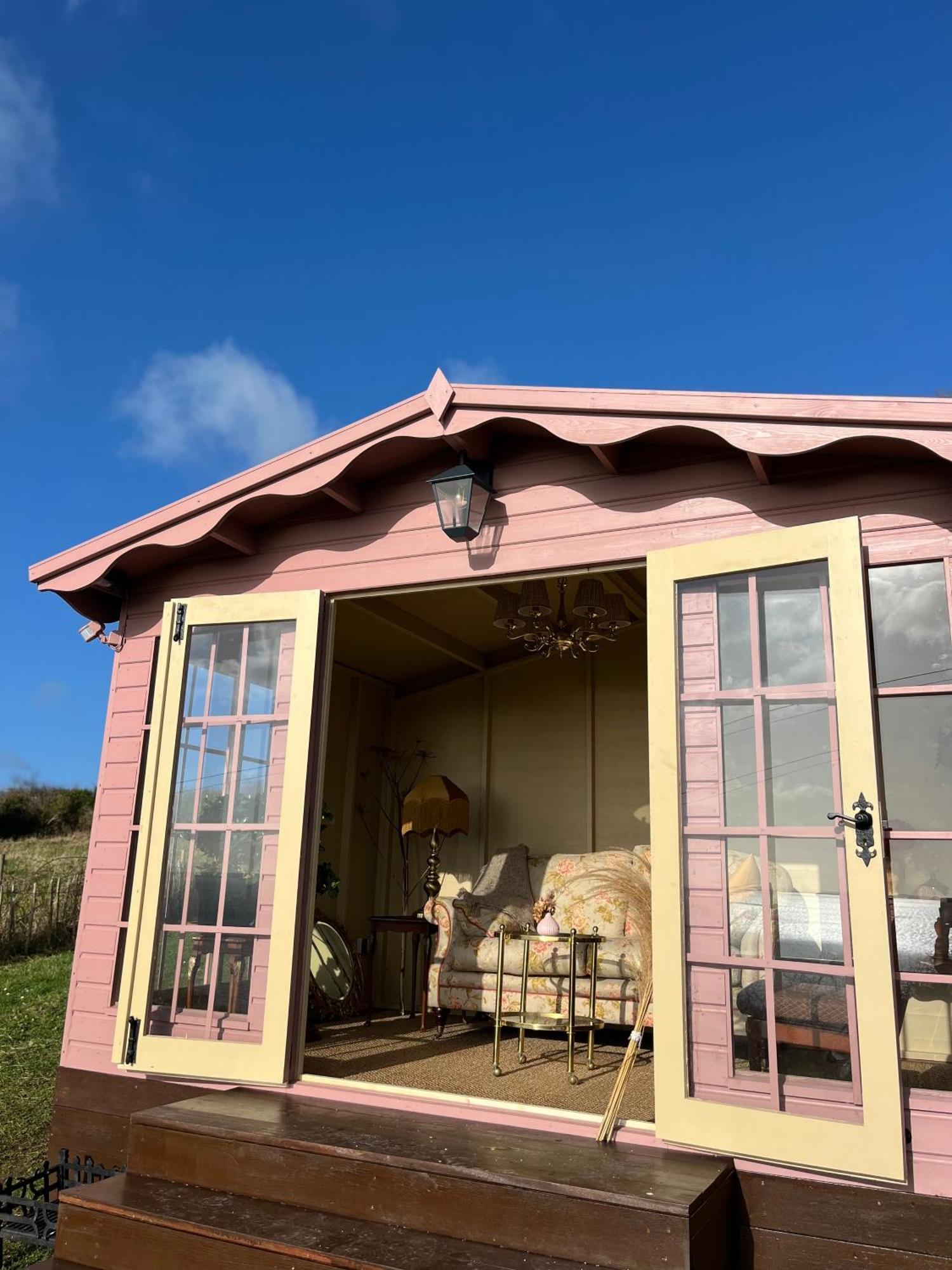 The Pink Cottage Upstairs Suite & Garden Summer Room Whitehead المظهر الخارجي الصورة