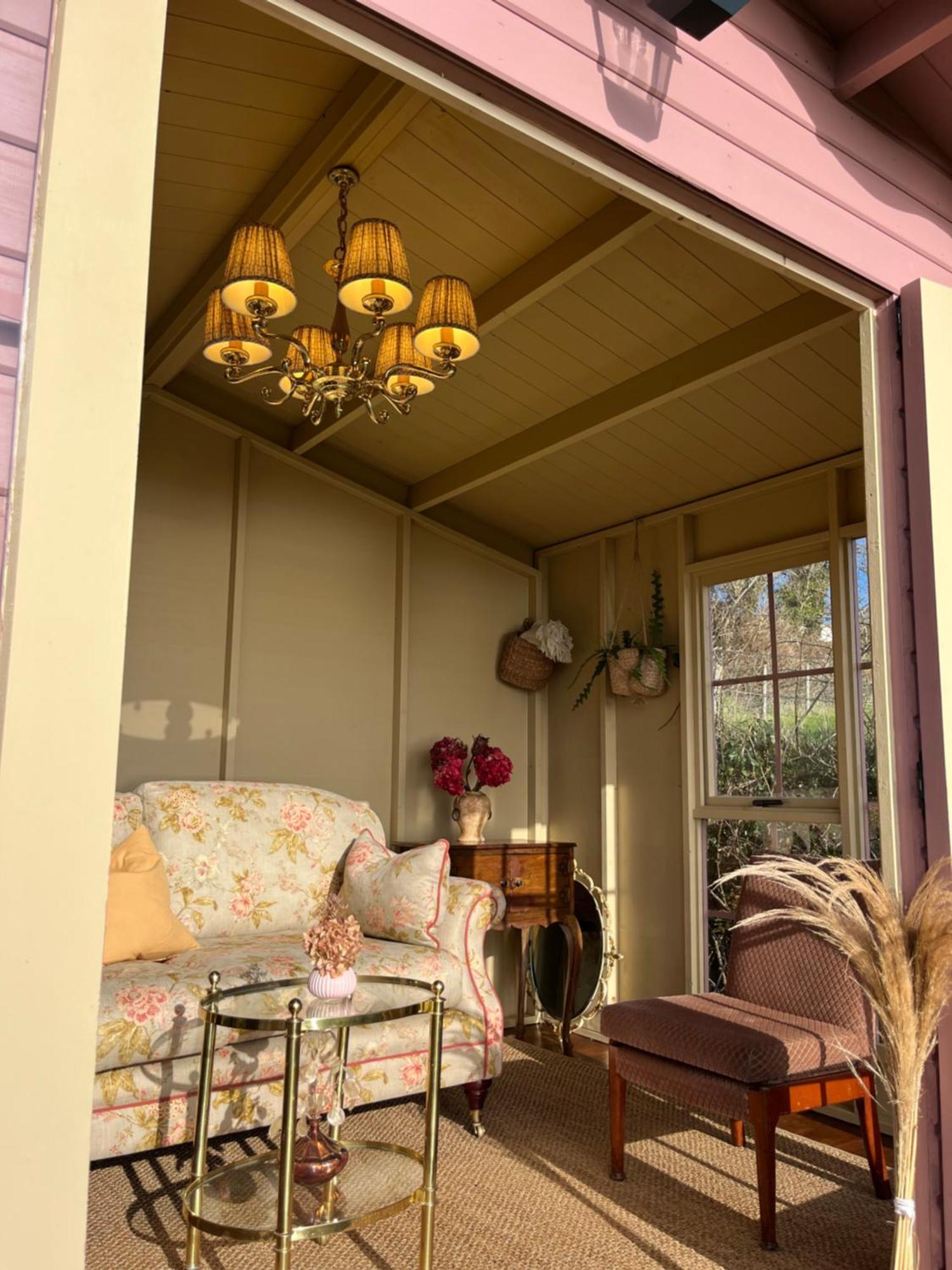 The Pink Cottage Upstairs Suite & Garden Summer Room Whitehead المظهر الخارجي الصورة